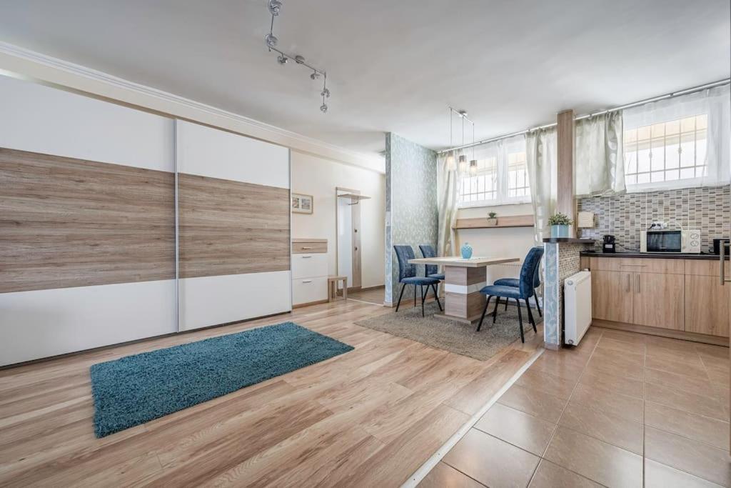Liszt Ferenc Square Panorama Apt Budapest Exteriör bild